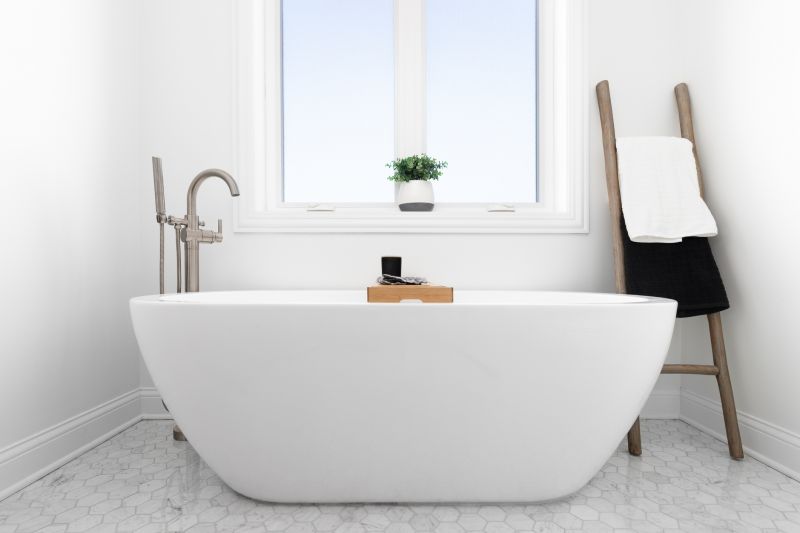 Corner Tub with Seating